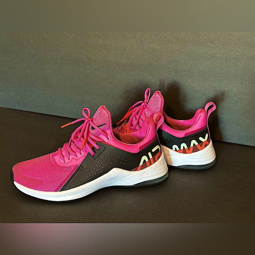 Nike Air Max Bella TR 3 Women’s Training Shoes~Size 7~ Cosmic Fuchsia~Brand New